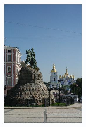 St. Michael's and the statue to Khmelnitsky (the cossack leader of the uprising against the Poles).